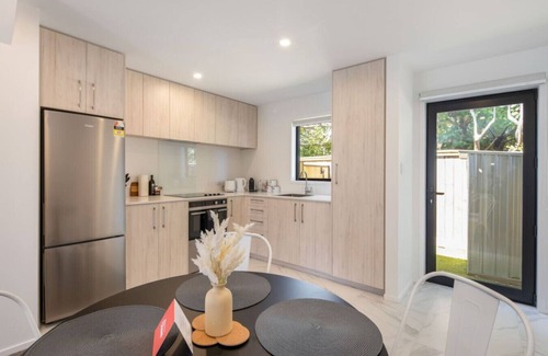 Lower Hutt House | Ariki Artistry: Lower Hutt 2BR Sanctuary