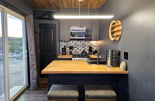 Meadview House | Arizona Adventure Awaits: Glamping Rental Offering Exquisite Views