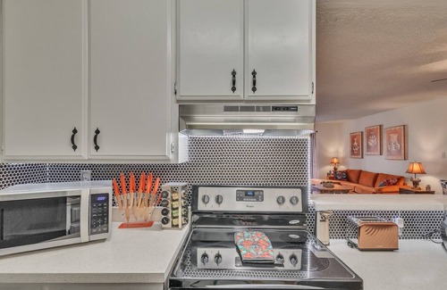 Camelback East Condo | ARIZONA SOUTHWEST DECOR - BETWEEN PHOENIX AND OLD TOWN SCOTTSDALE AT SPENGLER CONDOS by RedAwning