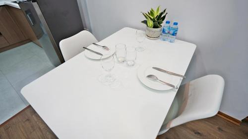 Nhat Tan Apartment | ARL Trinh Cong Son Hotel