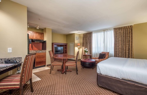 Court House Hotel | Arlington Court Suites, a Clarion Collection Hotel