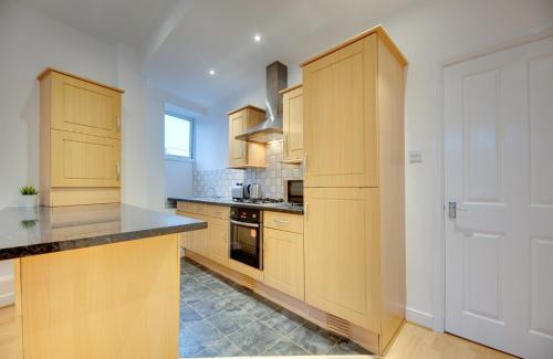 Gosforth Apartment | Armstrong Apartments - By Week2Week
