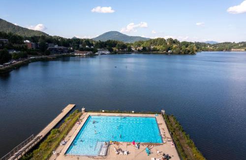 Lake Junaluska House | Armstrong House & Apartment