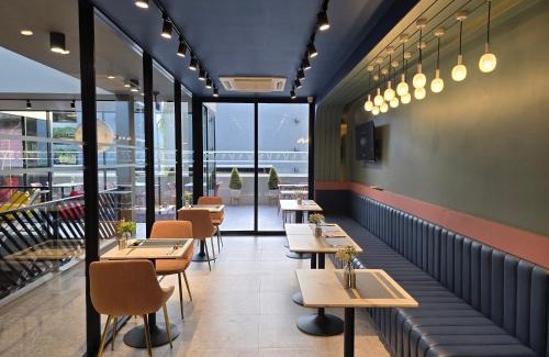 Chom Phon Hotel | ARNI HER Ladies Hotel - Female Only