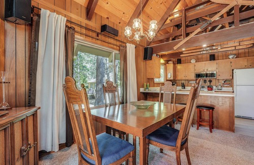 Arnold Cabin | Arnold Chalet Near Town & Calaveras Big Trees!