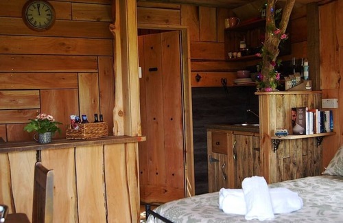 Fairbourne Apartment | Arosfa Garden Cabin near the beach