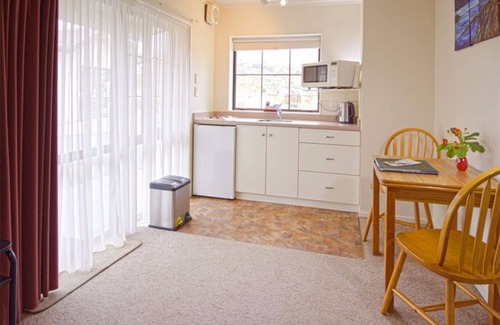 Tahunanui Hotel | Arrow Motel Apartments