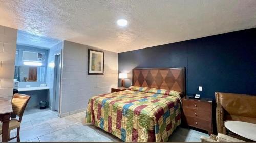 Burnet Hotel | Arrowhead Motel