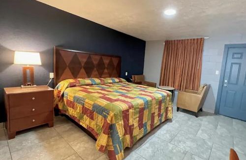 Burnet Hotel | Arrowhead Motel