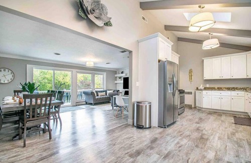 Bristol Villa | Arrowhead Riverfront Kayaks/Patio 30 Min to ND!