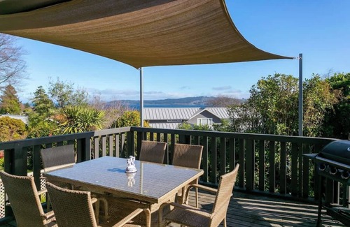 Waipahihi House | Arrowsmith · Mercy of Lake Taupo family friendly in the heart of Taupo