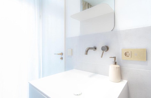 Schiedam Bed & Breakfast | Art Apartment newly build 7min from Rotterdam CS app1