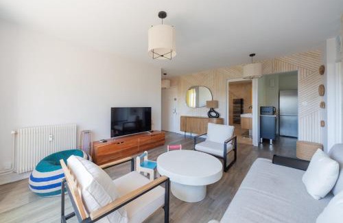 Fontaines-sur-Saone Apartment | Art de Recevoir - Prestige & Vue Panoramique sur Saône - Parking Privé T3 Appartement Climatisé