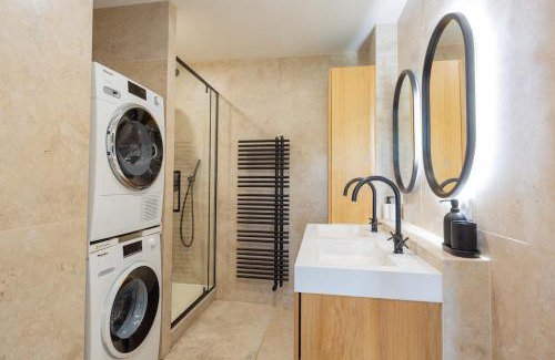 Fontaines-sur-Saone Apartment | Art de Recevoir - Prestige & Vue Panoramique sur Saône - Parking Privé T3 Appartement Climatisé