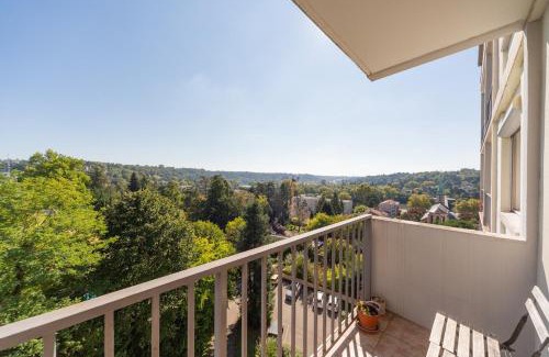 Fontaines-sur-Saone Apartment | Art de Recevoir - Prestige & Vue Panoramique sur Saône - Parking Privé T3 Appartement Climatisé