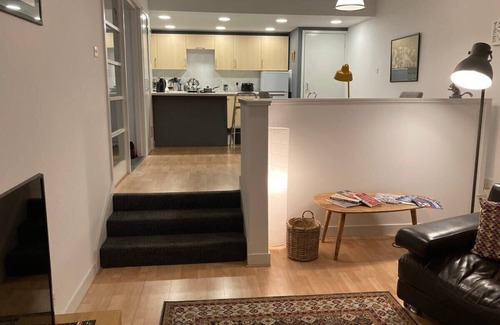 City Centre Glasgow Condo | Art-Filled Sanctuary in Glasgow City