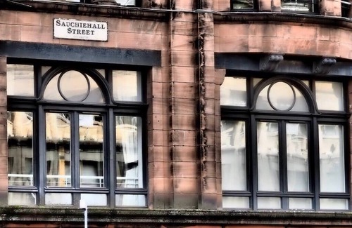 City Centre Glasgow Condo | Art-Filled Sanctuary in Glasgow City