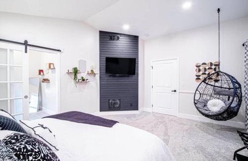 Marietta Apartment | Artful Escape at Marietta Square