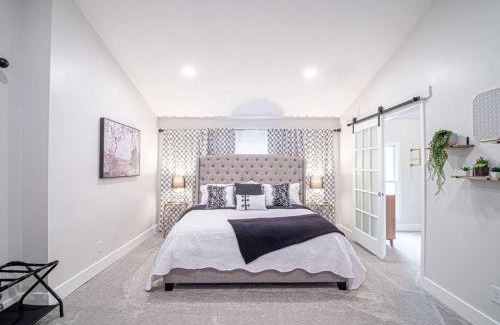 Marietta Apartment | Artful Escape at Marietta Square