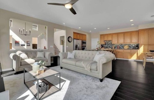 San Lorenzo House | Artful Living: A Contemporary Haven