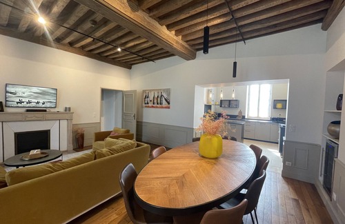 Savigny-les-Beaune Apartment | Arthur Barol-Apartment-Deluxe-Ensuite-Vineyard view