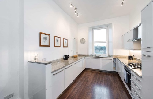 Gifford Apartment | Arthur's Seat View Su