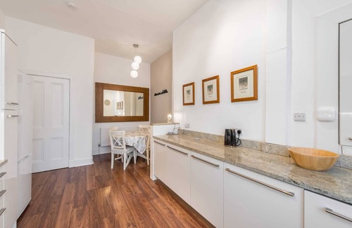 Gifford Apartment | Arthur's Seat View Su