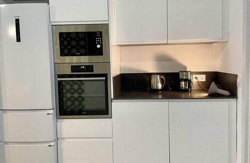 Pedralba Apartment | ARTISAN HAVEN: CABANYAL OASIS