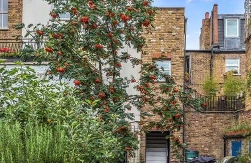 Hoxton Apartment | Artist home central london