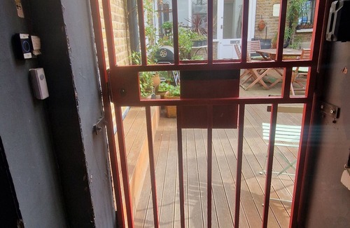 Hoxton Apartment | Artist home