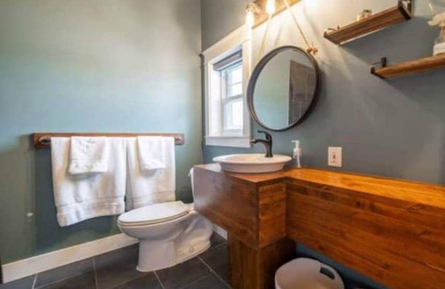 Middleville House | Artist Lake House