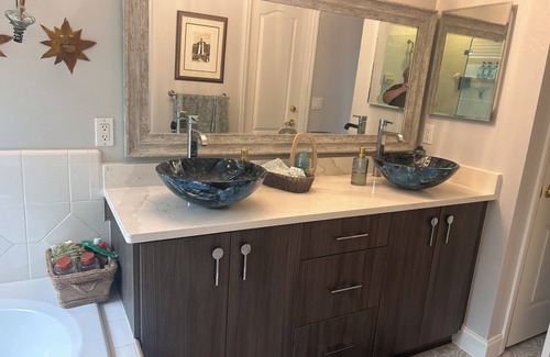 Tallahassee House | Artist residency in Tallahassee is a beautiful 3 bedroom home with an office.