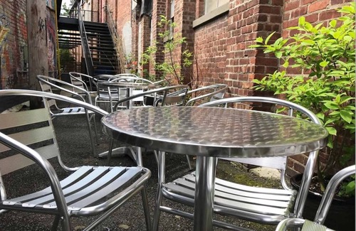 Kingston Apartment | Artist's Loft steps from UPAC!