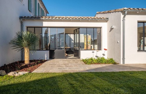 Sainte-Marie-de-Re House | Artist villa in the heart of la Noue