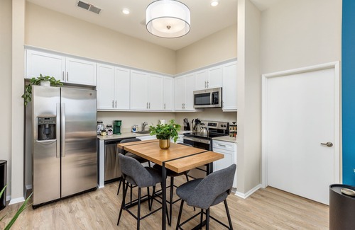 North Park Apartment | Artistic + FastWi-Fi + Parking + Pets + EV Charging!