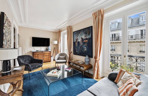 L'Europe Apartment | Artistic Flair, by Veeve