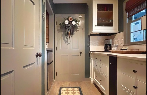 Mount Pleasant House | Artistic Retreat Home - The Perfect Spot in Mt. Pleasant