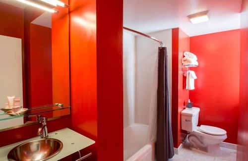 Downtown Seattle Hotel | Artistic Seattle's Retreat - Friends & Family Fun, Happy Hour Fun | 4 Units