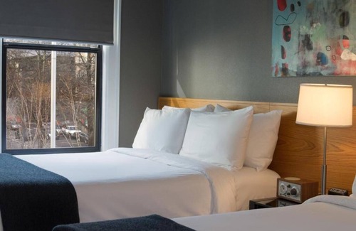 Downtown Seattle Hotel | Artistic Seattle's Retreat - Friends & Family Fun, Happy Hour Fun | 4 Units