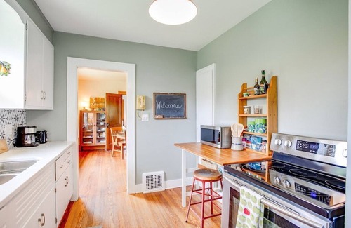 South Bend House | Artist’s Vintage Home 5 mins from ND Campus