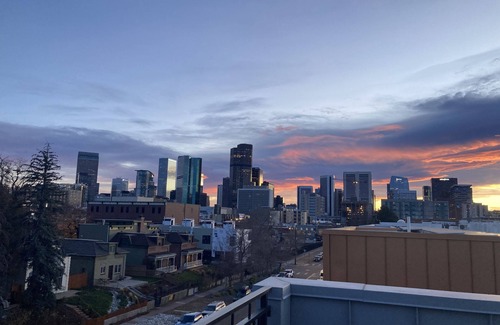 Five Points House | Artsy Private Rm w/amazing Rooftop views in Rino