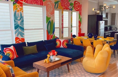 Greenway Plaza-Upper Kirby House | Artsy, Unique, Cozy ★ Rooftop Terrace ★ Pool Table