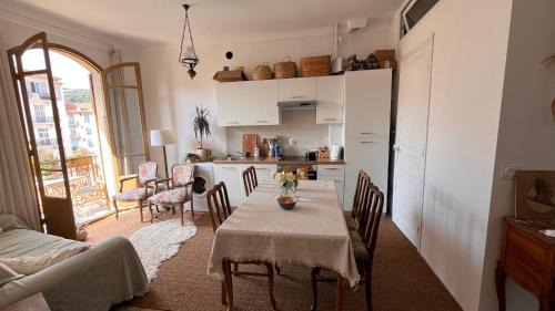 La Madeleine House | Arty room