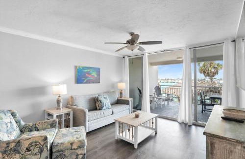 Meadows House | Aruba - Downtown Waterfront 2x2 Dock & Pool Pet-Friendly