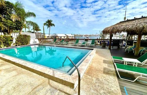 Meadows House | Aruba - Downtown Waterfront 2x2 Dock & Pool Pet-Friendly