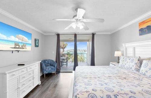 Meadows House | Aruba - Downtown Waterfront 2x2 Dock & Pool Pet-Friendly