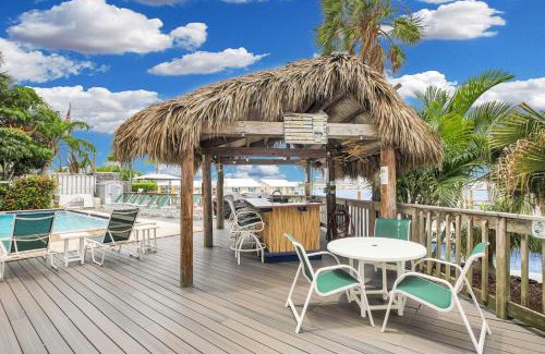 Meadows House | Aruba - Downtown Waterfront 2x2 Dock & Pool Pet-Friendly