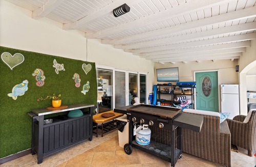 Palm Beach House | Aruba Home - Paradise! Short Walk to Beaches- Must See!