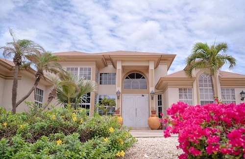 Boegoeroei House | Aruba Villa Tropical