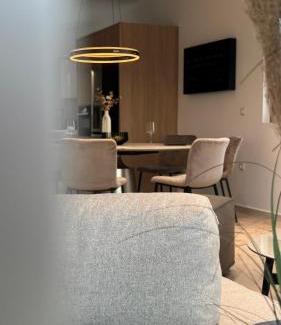 Archipolis Villa | ARYVE Boutique Villa mit Akropolis- und Meerblick, Infinity-Pool und Designer-Interieur